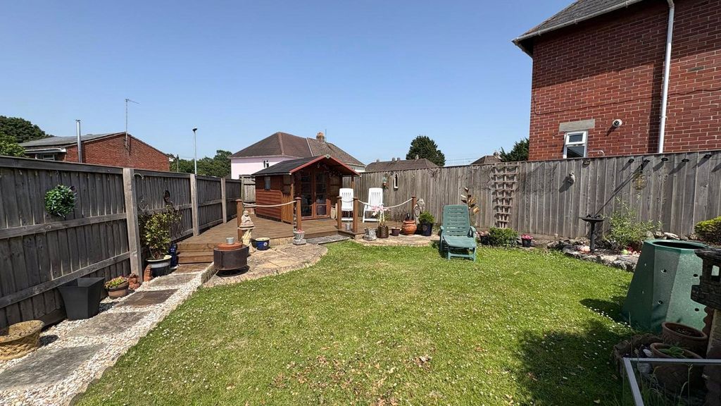 Property photo 2 of 23 Picture No. 14