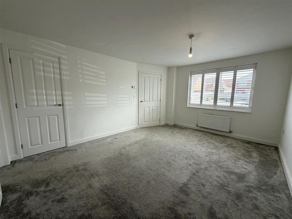 Property photo 3 of 17 Living Room