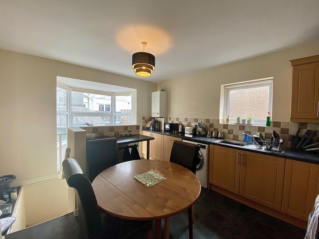 Property photo 3 of 6 Kitchen