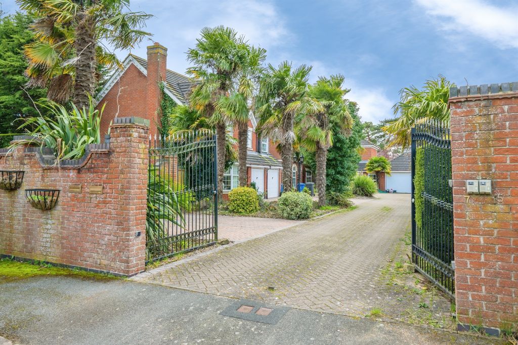 Property photo 3 of 18