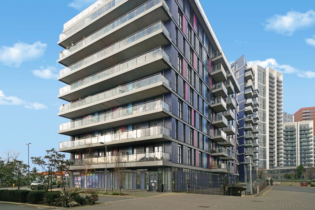 Property photo 1 of 14 Hatton Road, Wembley, Middlesex Ha0