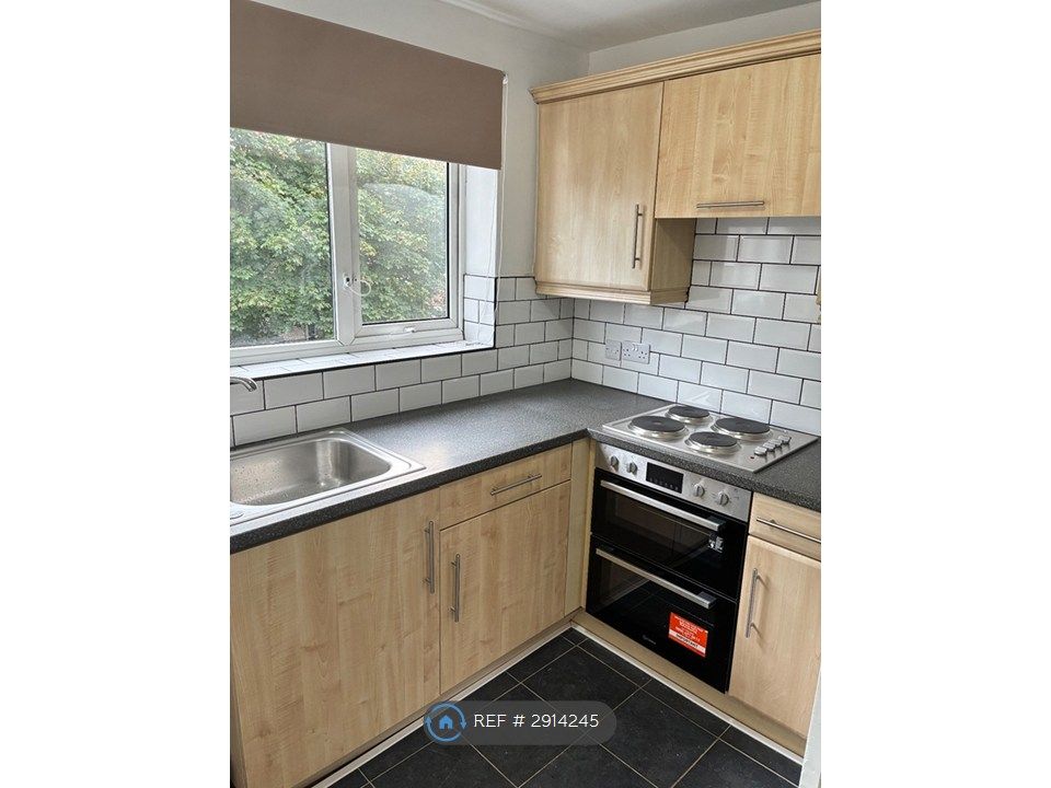 Property photo 1 of 6 Kitchen
