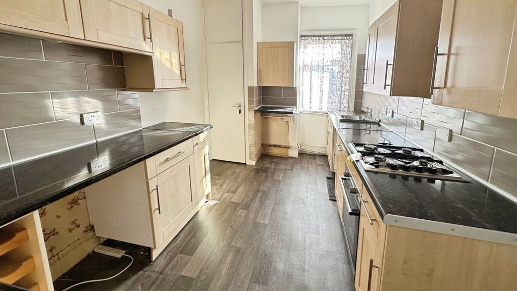 Property photo 2 of 10 Picture No. 06