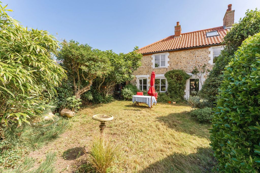 Property photo 1 of 32