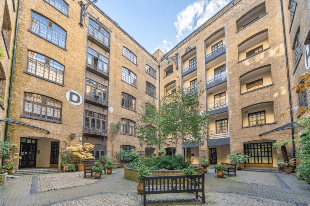 Property photo 1 of 4 Nelsons Are Proud To Present This Exceptional Three-Bedroom Warehouse Conversion Situated Within The Highly Sought-After Telfords Yard Development In The Heart Of Wapping. The Development Blends Industrial Charm With Contemporary Living, Whilst The Apartm