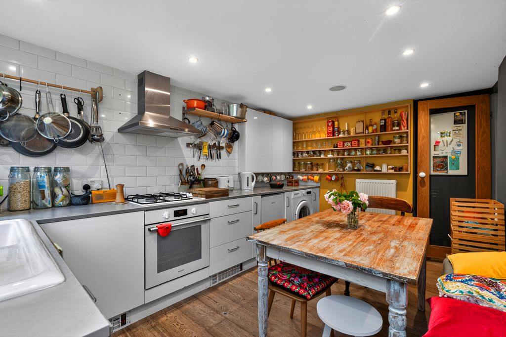 Property photo 2 of 17 Kitchen