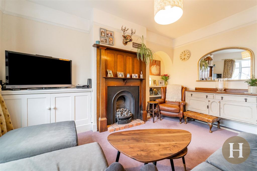 Property photo 3 of 39 Hadleigh Estate Agents-10.Jpg
