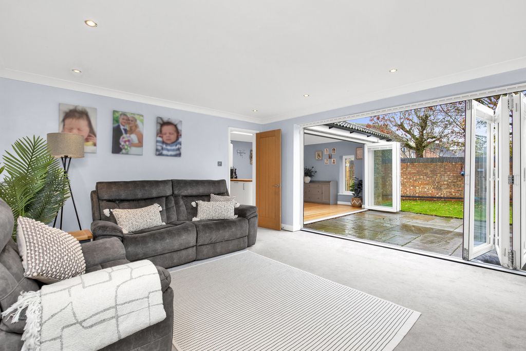 Property photo 2 of 20