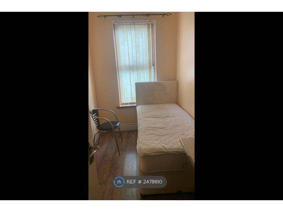 Property photo 3 of 11 Single Room 1