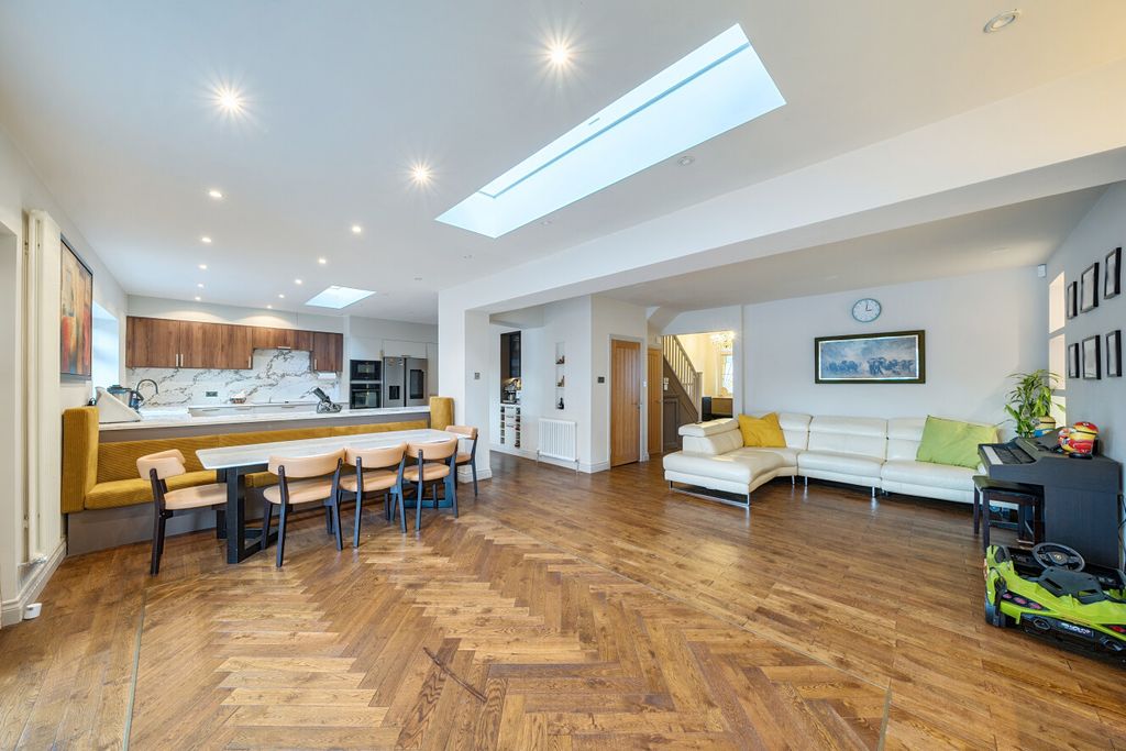 Property photo 2 of 21 1402048-6-69739d7...