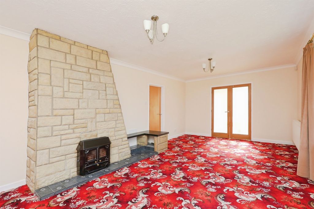 Property photo 3 of 32