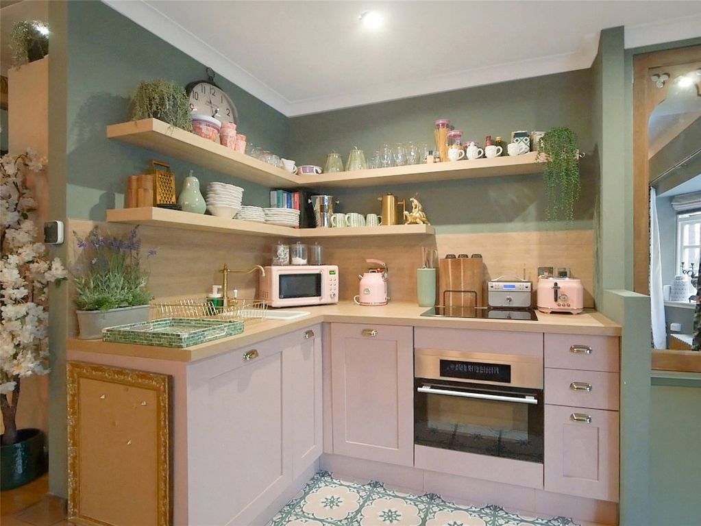 Property photo 3 of 18 Kitchen