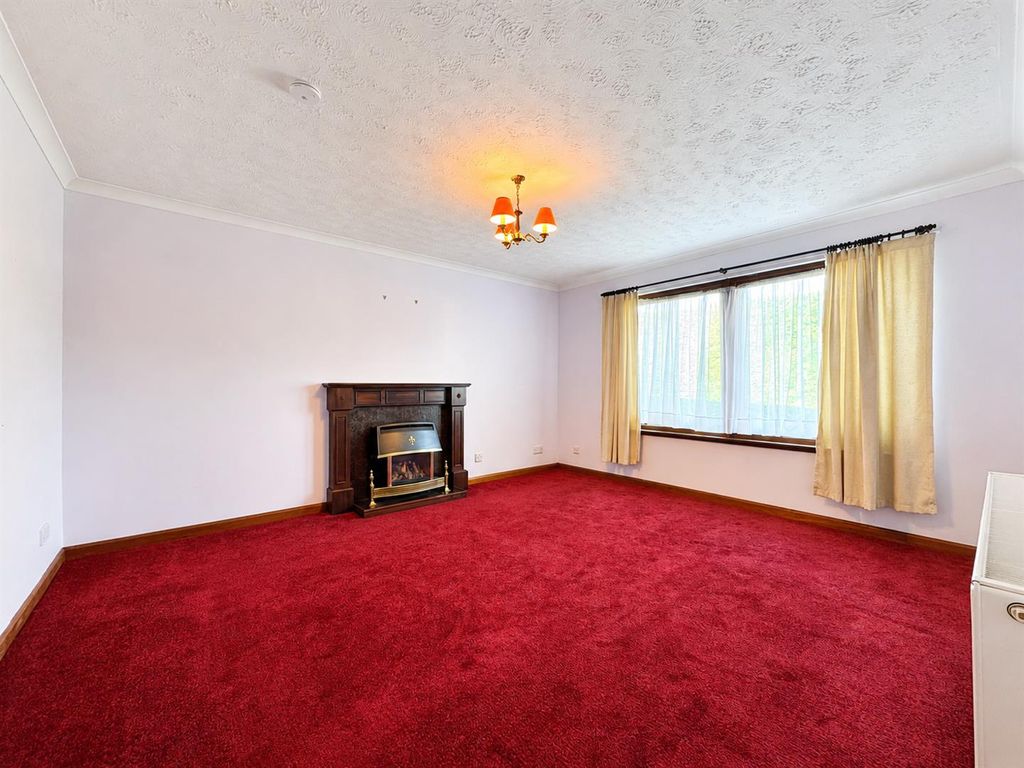 Property photo 2 of 11 Lounge