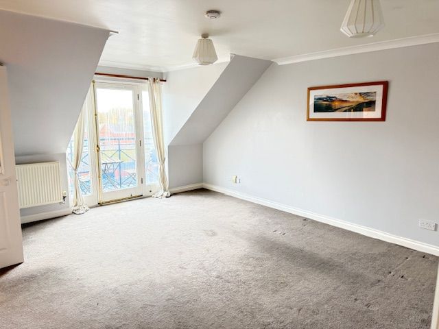 Property photo 3 of 9 Lounge