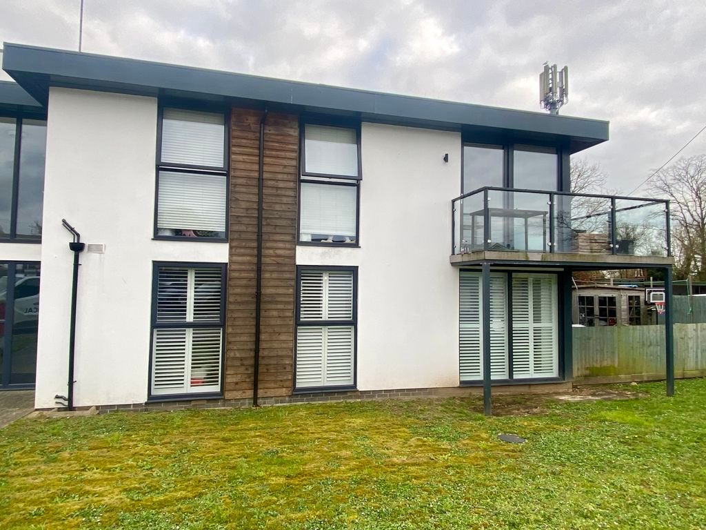 Property photo 1 of 10 Front