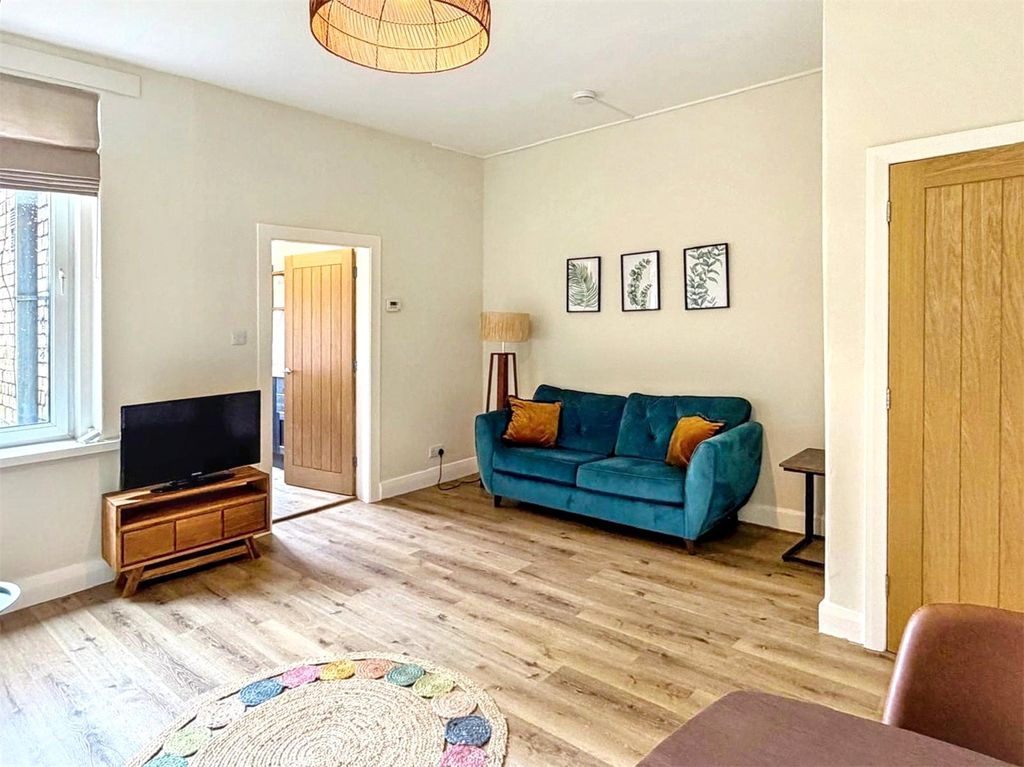 Property photo 2 of 18 Picture No. 04