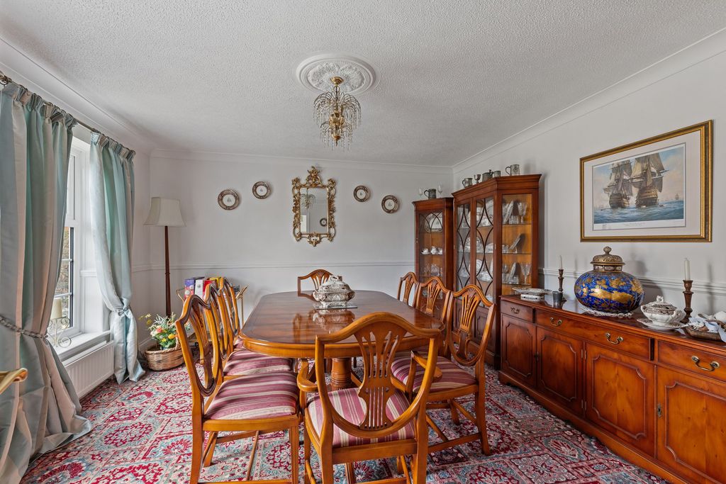 Property photo 3 of 32