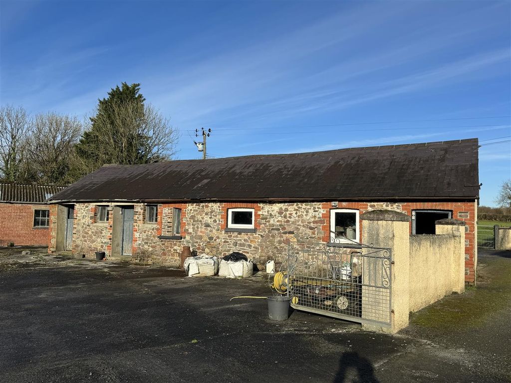 Property photo 2 of 11 Former Cowshed -  Section 1