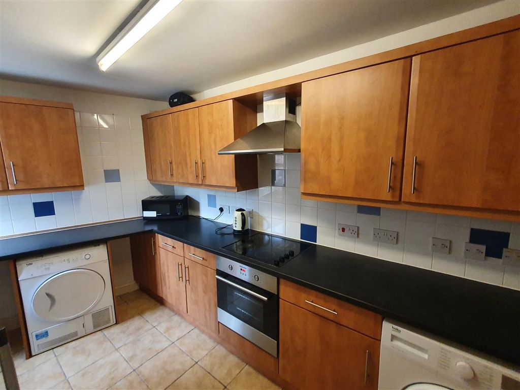 Property photo 2 of 6