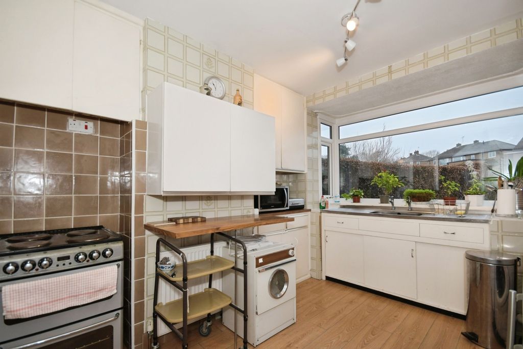 Property photo 3 of 16 Kitchen