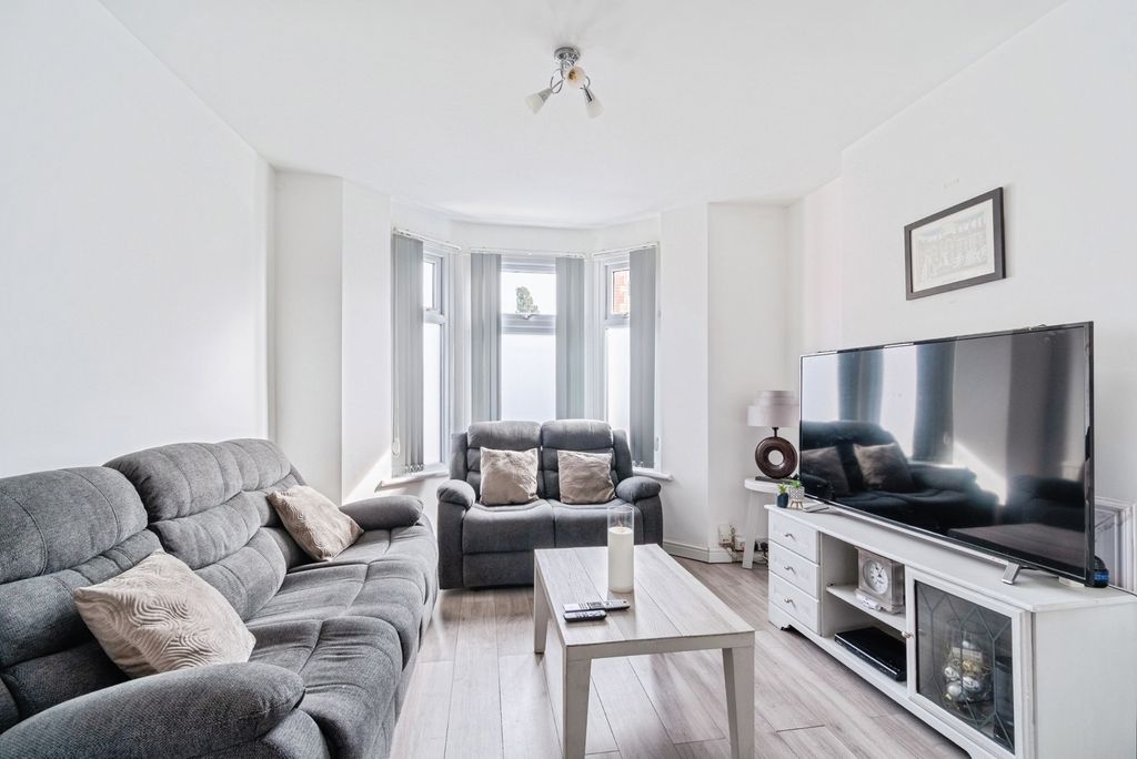 Property photo 2 of 17 Pbox-Img.Jpg