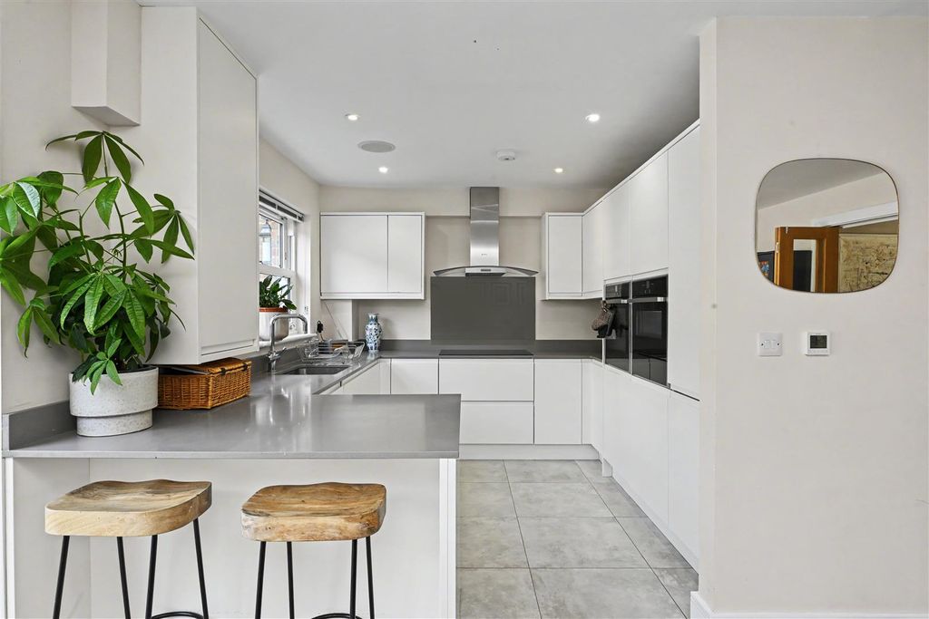 Property photo 2 of 12 The-Harrow-24.Jpg
