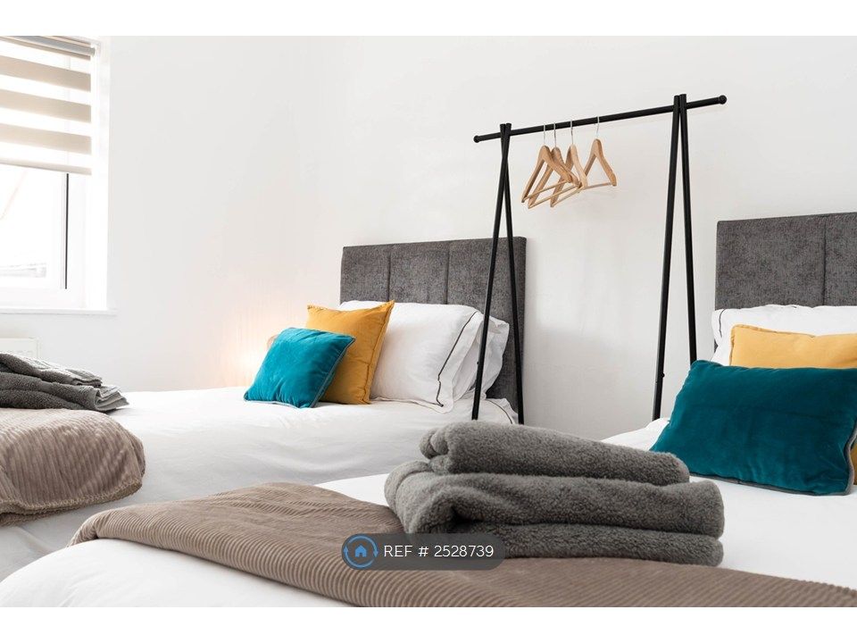 Property photo 2 of 35 Twin Bedroom With Option To Change To A Super King