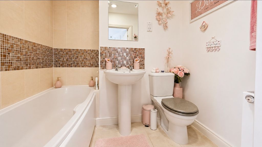 Property photo 3 of 7 Bathroom