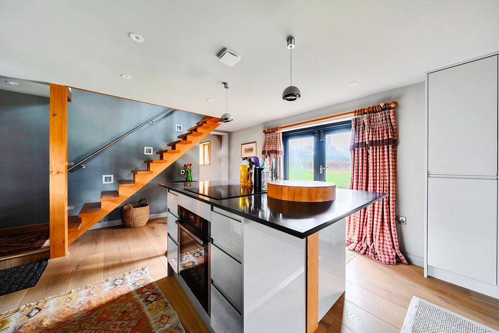 Property photo 3 of 19 Photo 5