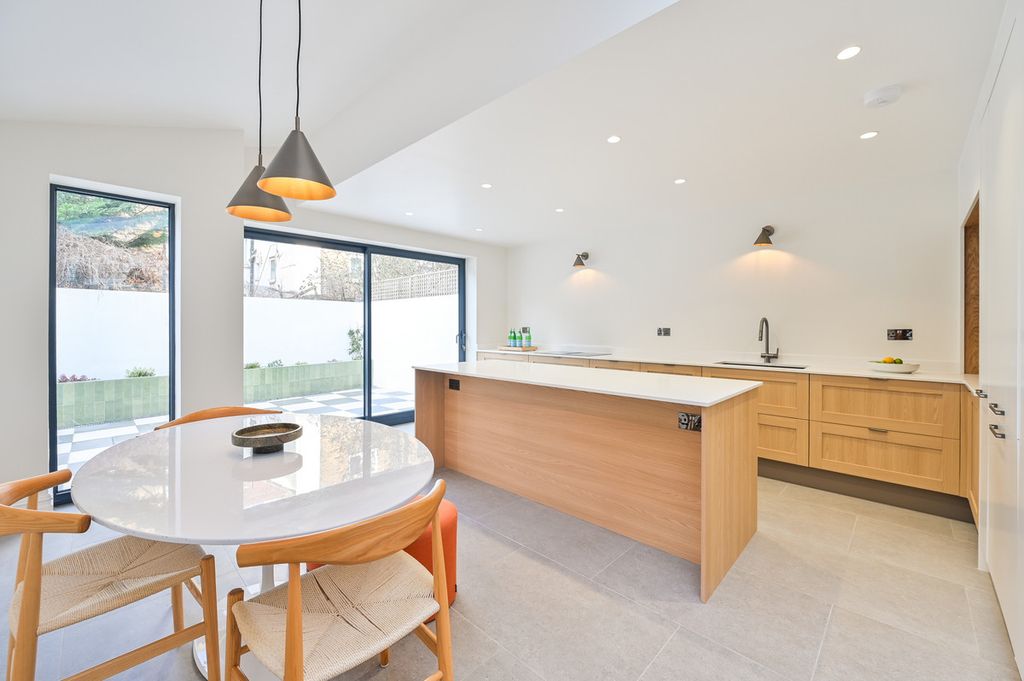 Property photo 1 of 34