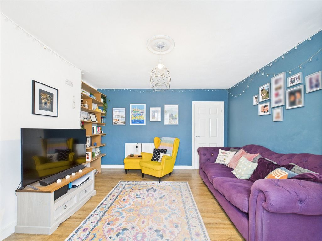 Property photo 1 of 14 Living Room