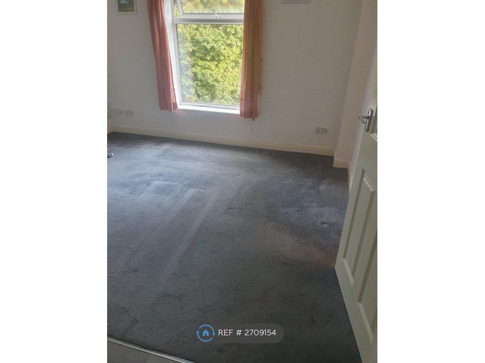 Property photo 3 of 8 Living Room