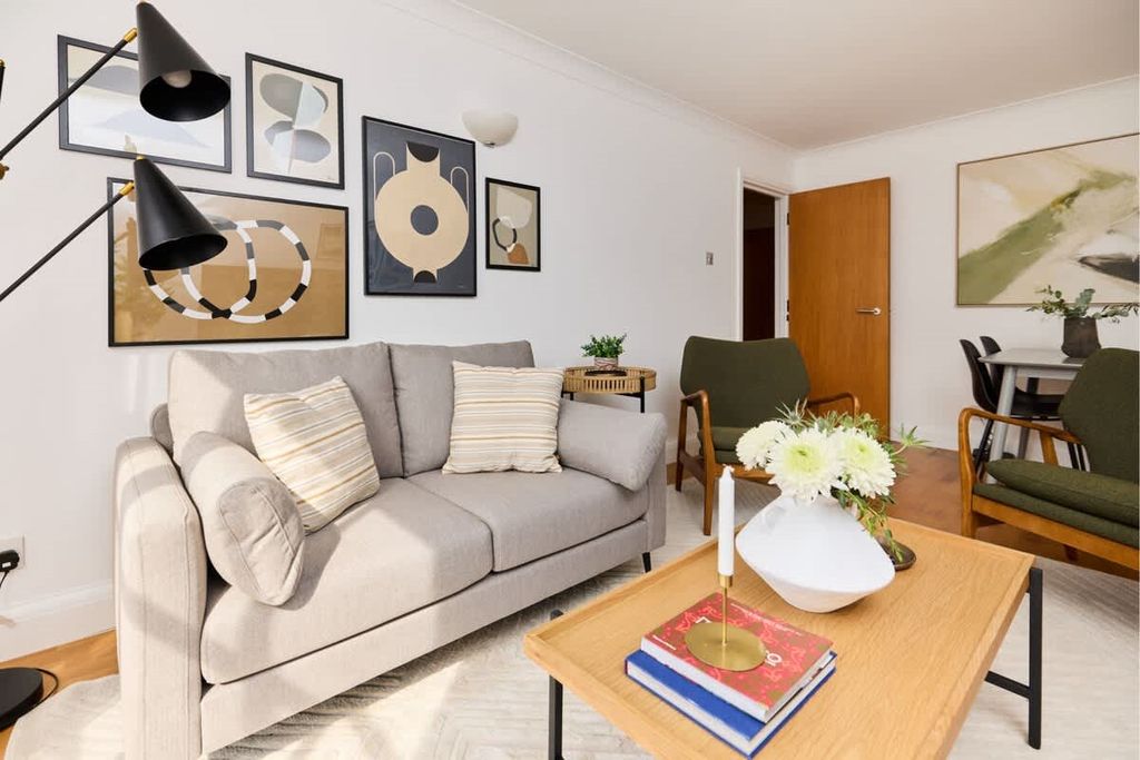 Property photo 2 of 12 Eacf292d-9d7B-43-...