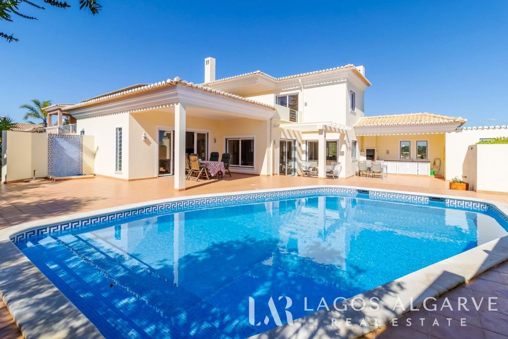 Property photo 1 of 43 3-Bedroom Villa With Pool In Cerro Das Mós, Lagos