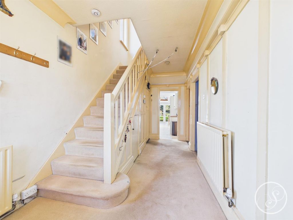 Property photo 2 of 24 Hallway