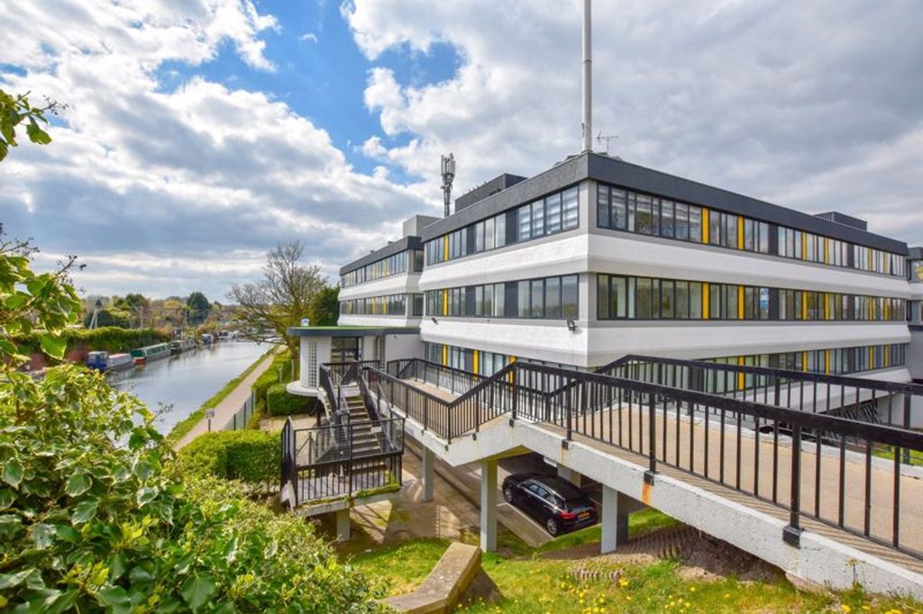 Property photo 1 of 14 Photo 11