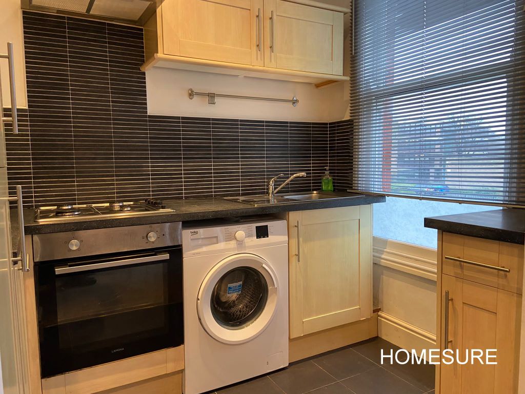 Property photo 2 of 6 Kitchen - 75 Ullet Road