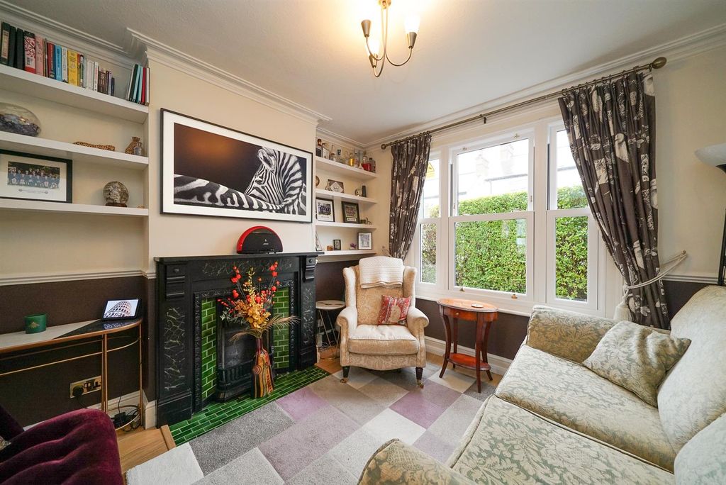 Property photo 2 of 23 Lounge 1