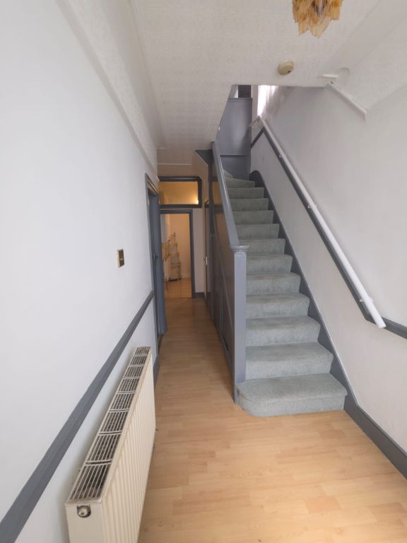 Property photo 2 of 14 Hallway