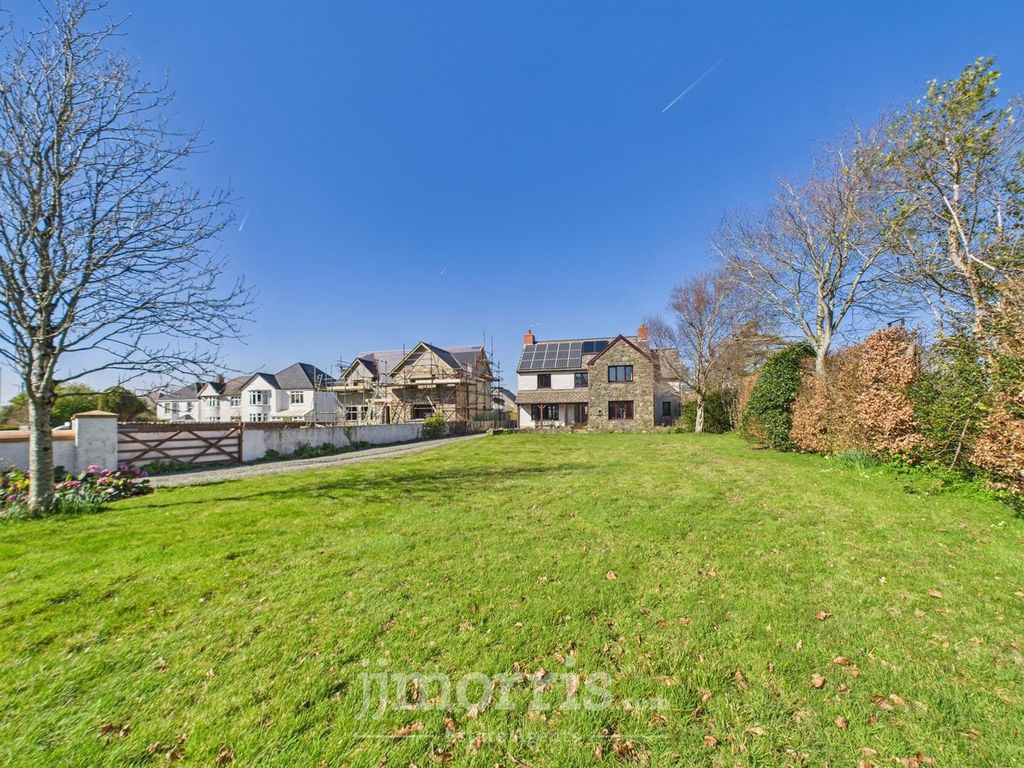 Property photo 3 of 52
