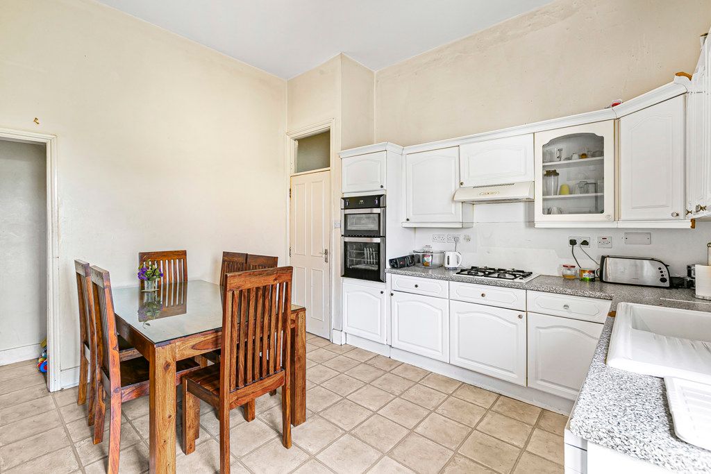 Property photo 3 of 18 Kitchen