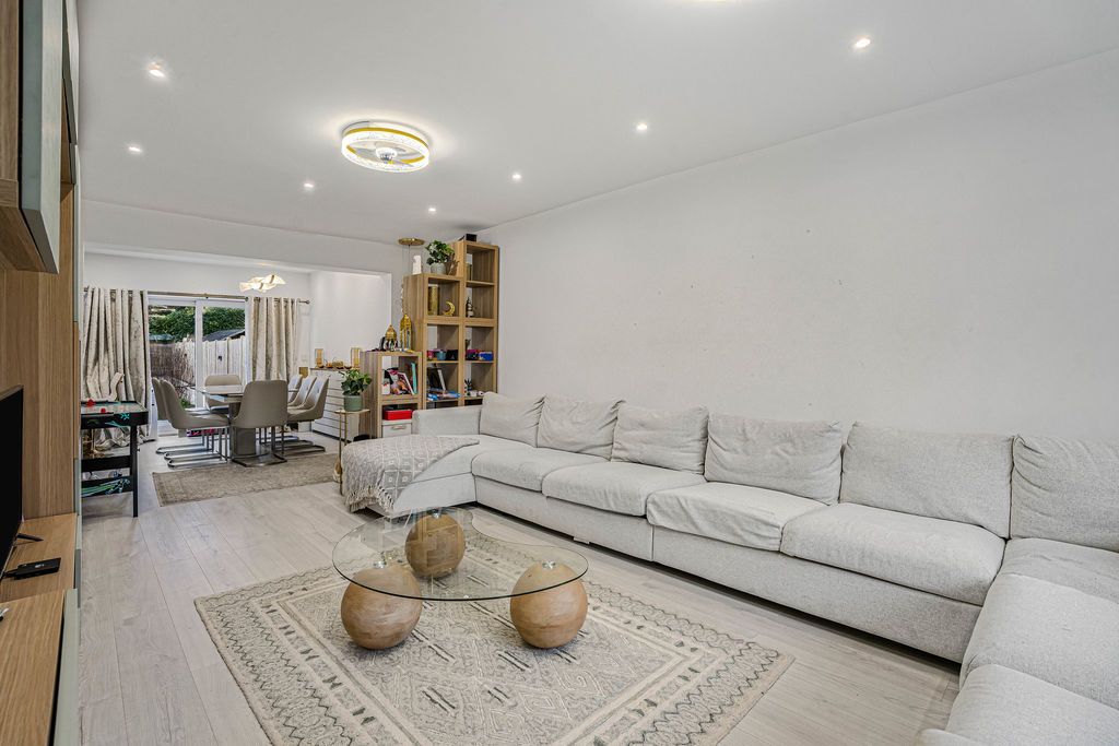 Property photo 2 of 17 Lounge/Diner