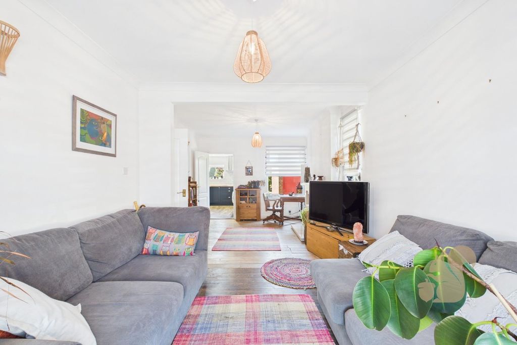 Property photo 3 of 21 Cam01659G0-Pr0612-Still002.Jpg