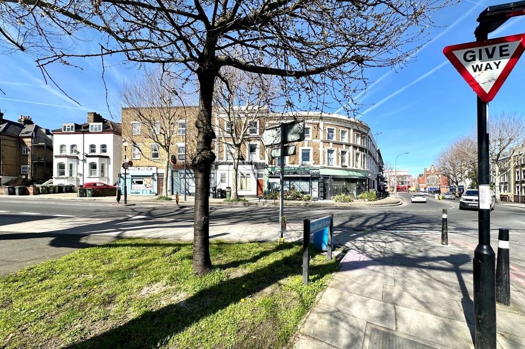 Property photo 2 of 12 Picture No. 25