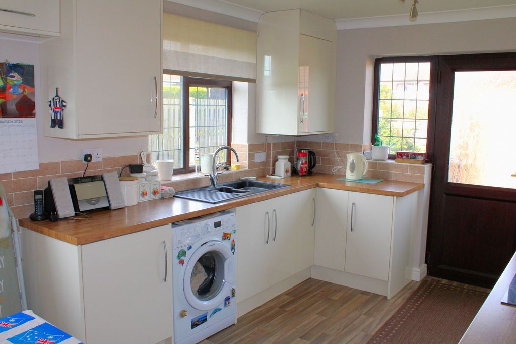 Property photo 3 of 12 Kitchen