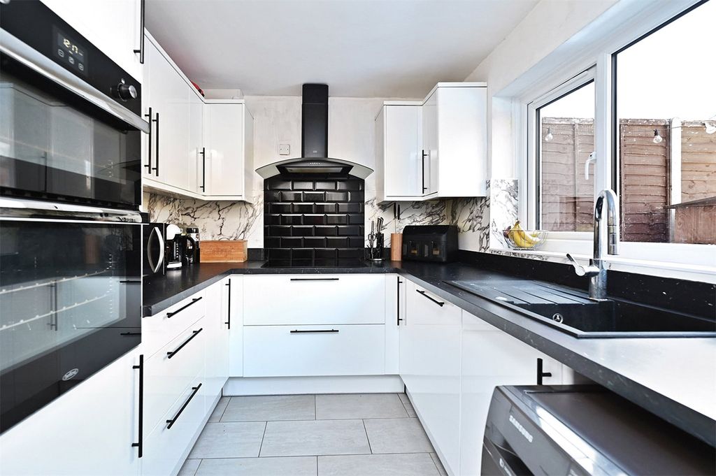 Property photo 2 of 13 Picture No. 05