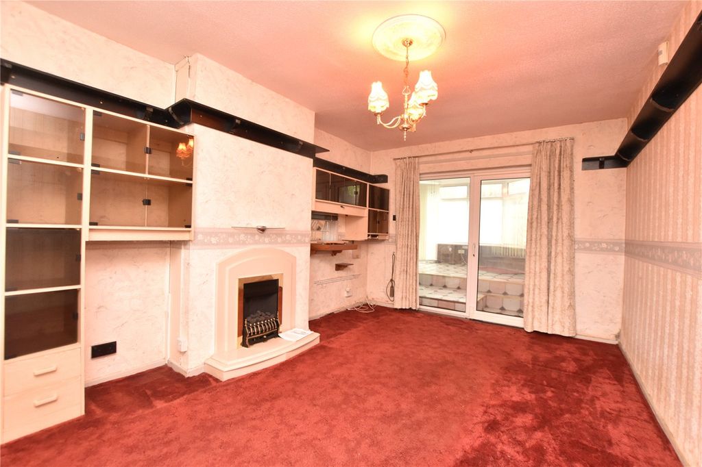 Property photo 2 of 14 Lounge