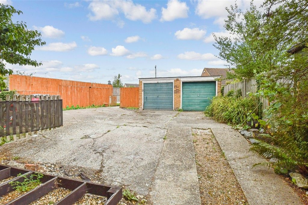 Property photo 3 of 14 Driveway/Parking