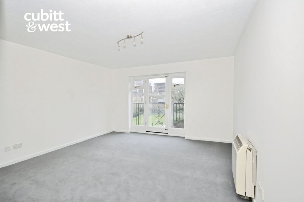 Property photo 2 of 7 c59c305c-Den 202