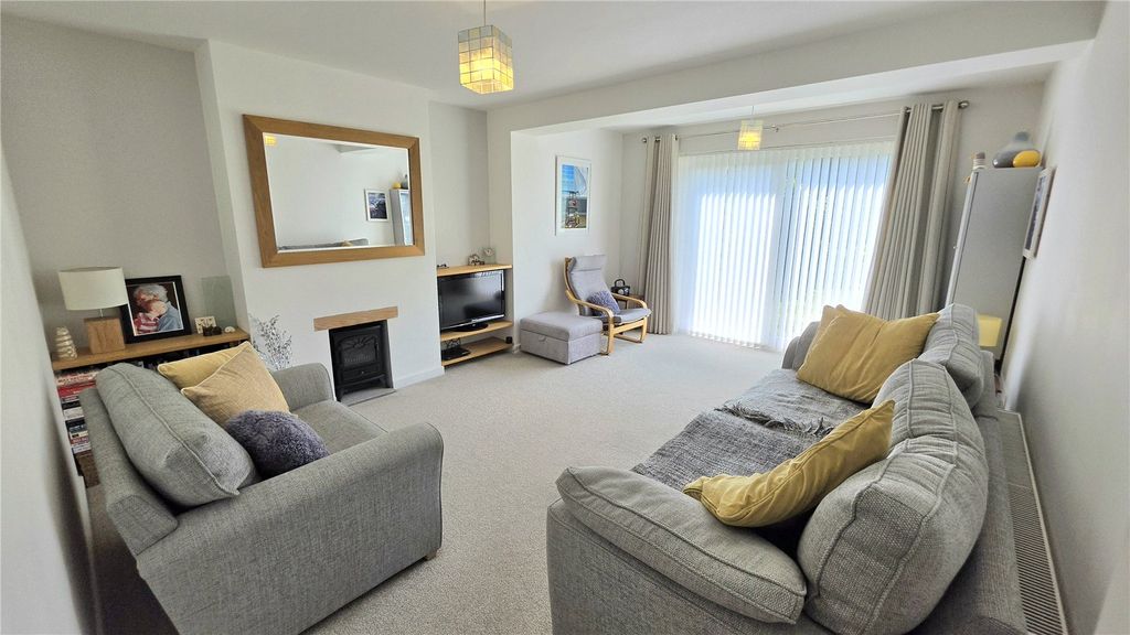 Property photo 2 of 21 Picture No. 11